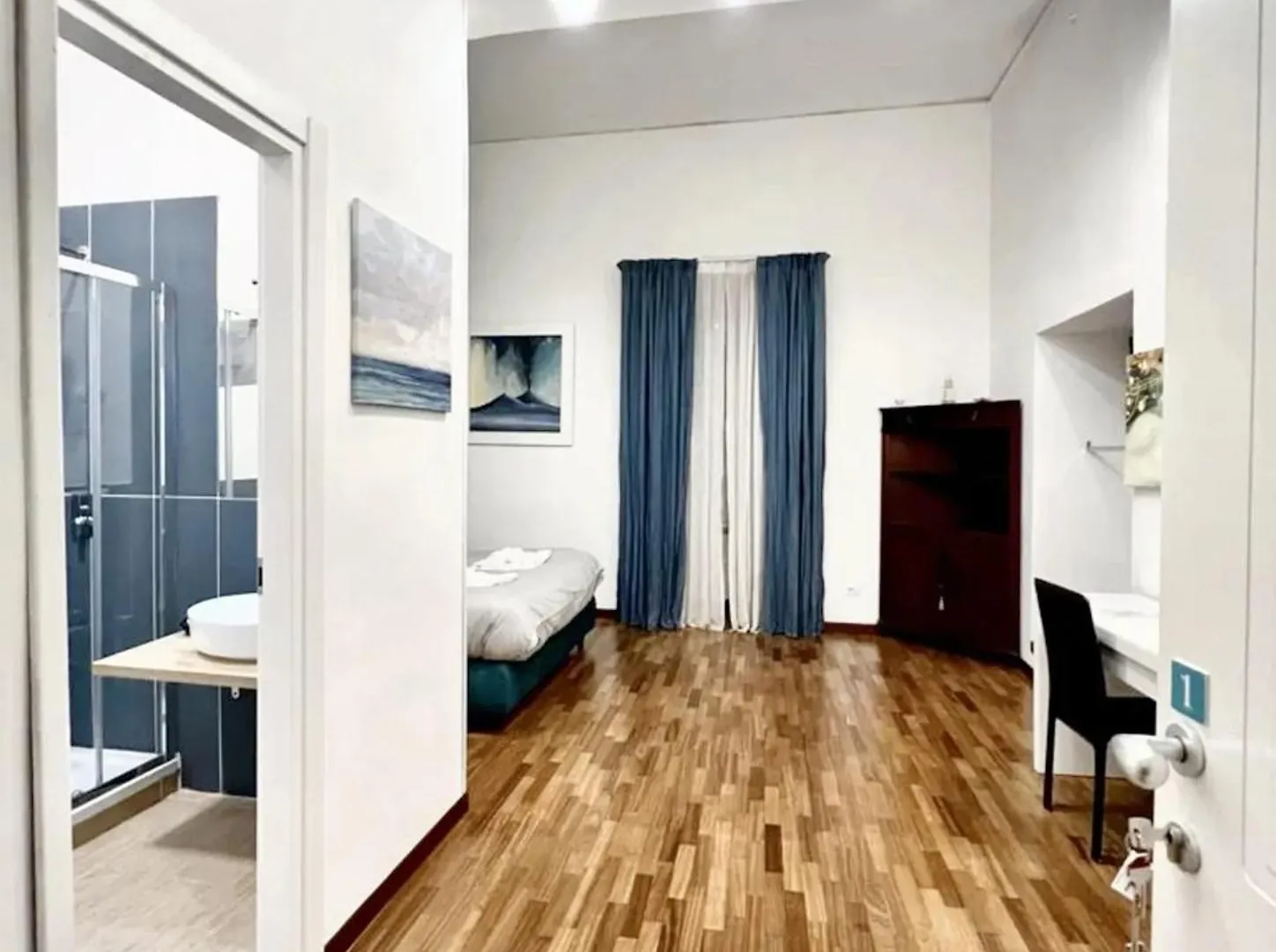 Spacious Apartment In Napoli With Sea And City Views