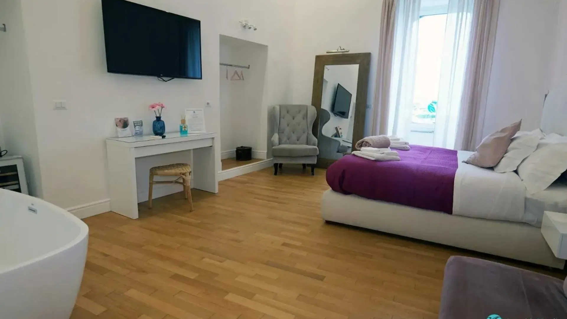 Spacious Apartment In Napoli With Sea And City Views