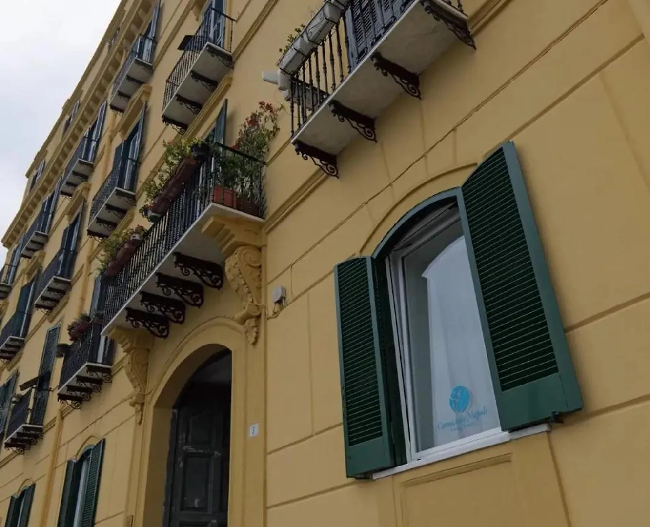 Spacious Apartment In Napoli With Sea And City Views