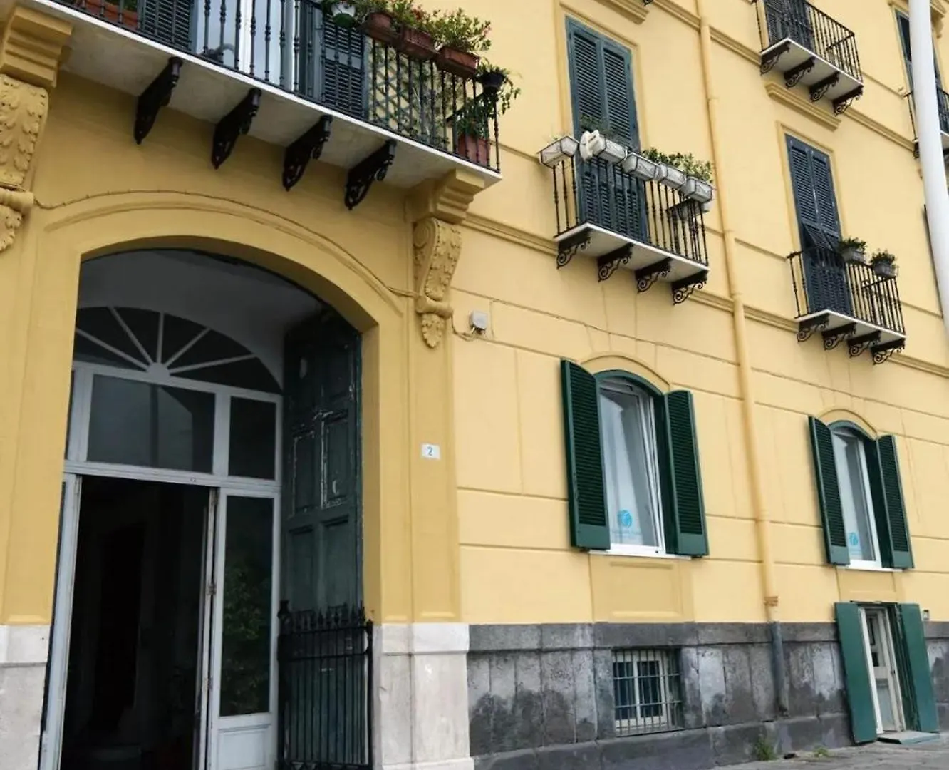 Spacious Apartment In Napoli With Sea And City Views