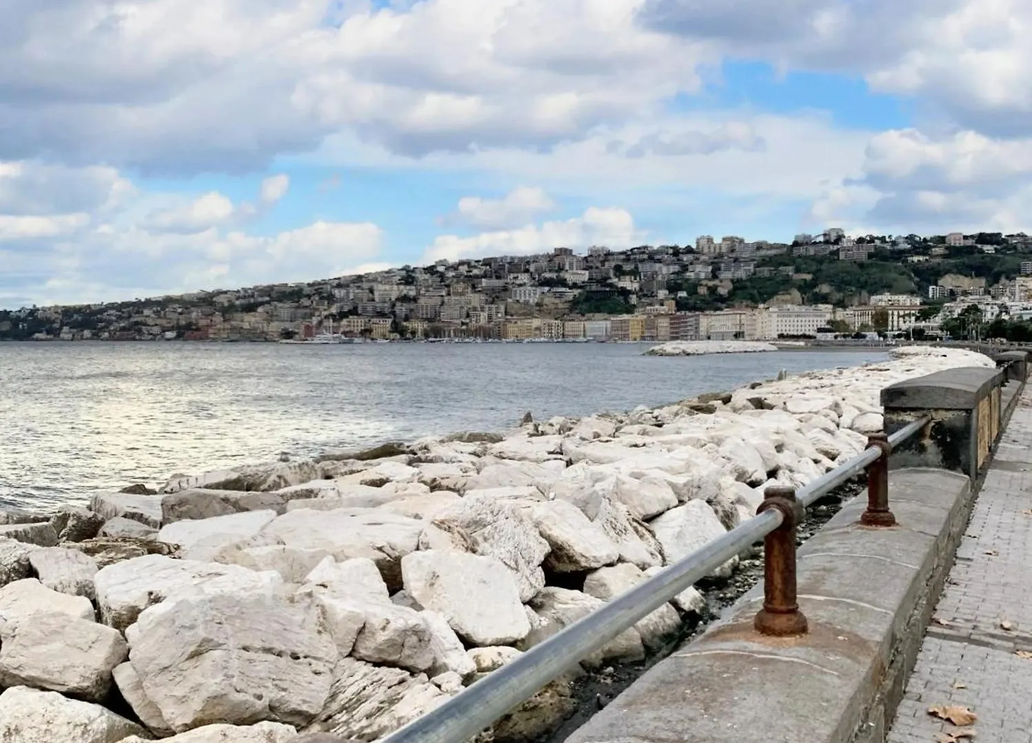 Spacious Apartment In Napoli With Sea And City Views Italia