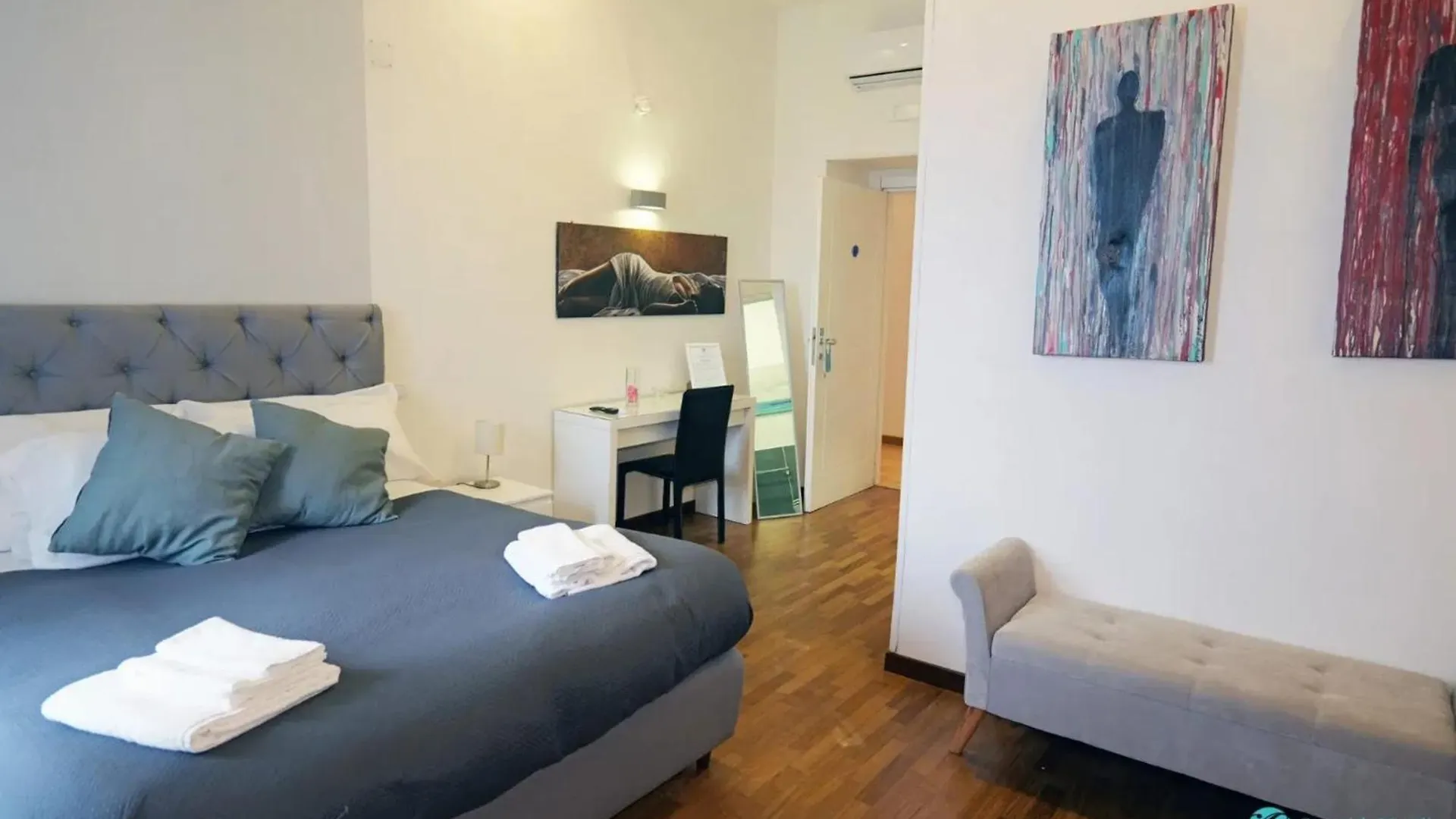 Spacious Apartment In Napoli With Sea And City Views