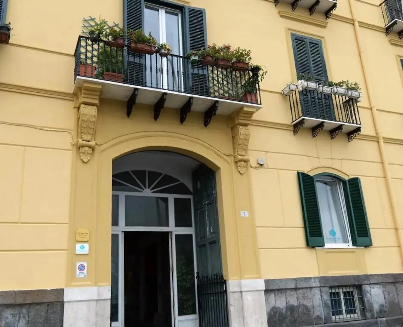 Spacious Apartment In Napoli With Sea And City Views